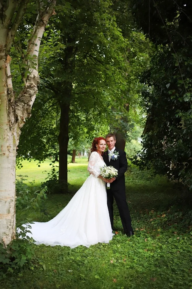 Nevěsta v šatech ze salonu Wedding Venue