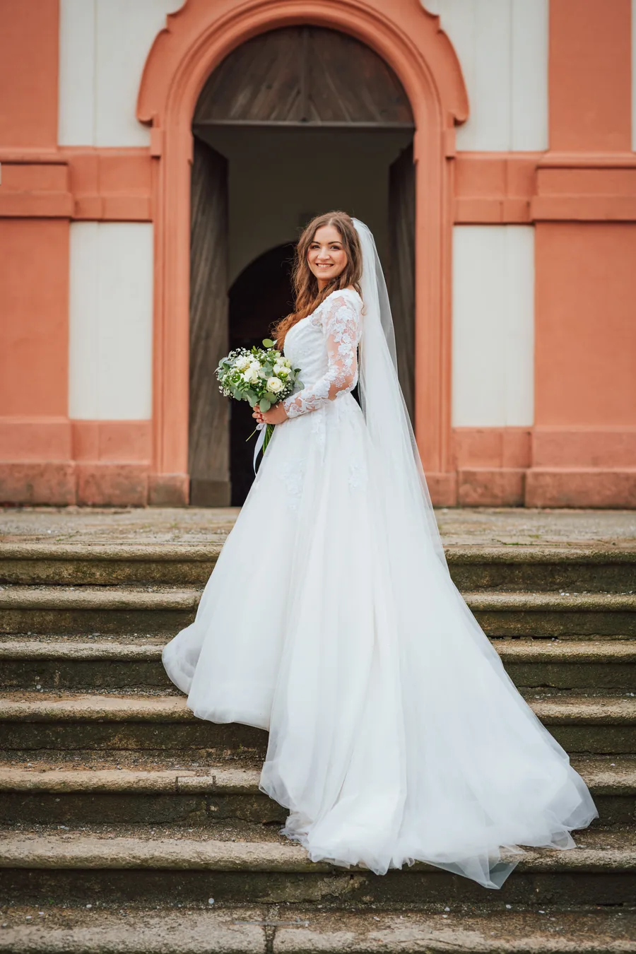 Nevěsta v šatech ze salonu Wedding Venue